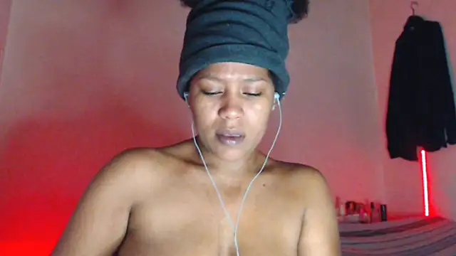 Snapshot of cherry_cleou chatting on January 27, 4:43 pm cherry cleou online show from January 27, 4:43 pm