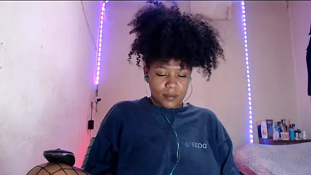 Snapshot of cherry_cleou chatting on February 7, 4:59 pm cherry cleou online show from February 7, 4:59 pm