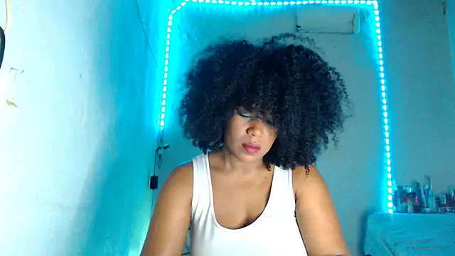 Snapshot of cherry_cleou chatting on December 4, 2:05 pm cherry cleou online show from December 4, 2:05 pm