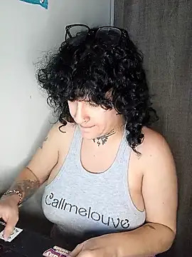 callmelouve online show from November 11, 2:45 pm