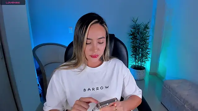 NiaBennet  online show from October 9, 1:28 am