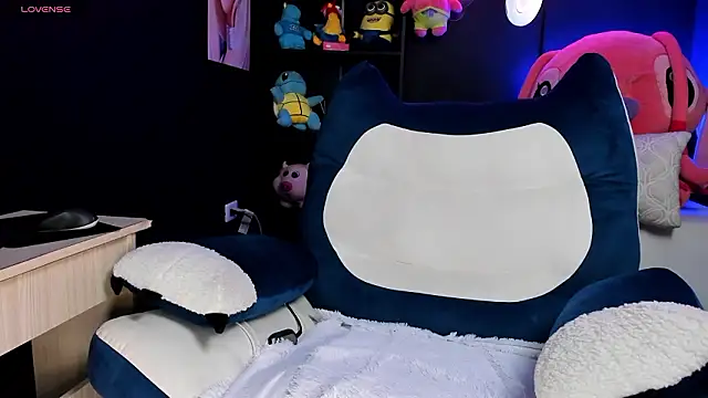 stelleknox  online show from March 10, 9:41 pm