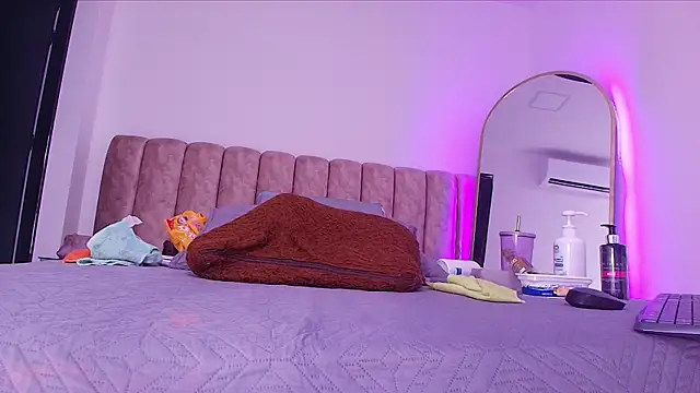  linda milk  online show from April 8, 3:19 am