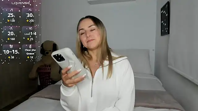 Snapshot of sophi_mooreno chatting on September 15, 11:49 pm sophi mooreno online show from September 15, 11:49 pm