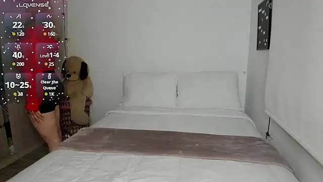 Snapshot of sophi_mooreno chatting on March 18, 1:35 am sophi mooreno online show from March 18, 1:35 am