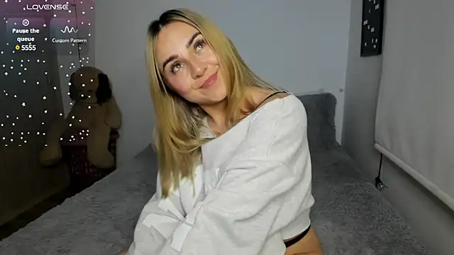 Snapshot of sophi_mooreno chatting on March 4, 5:21 am sophi mooreno online show from March 4, 5:21 am