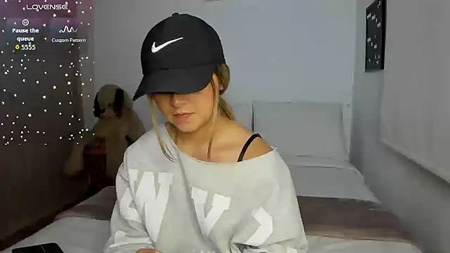 sophi mooreno online show from October 28, 11:36 pm