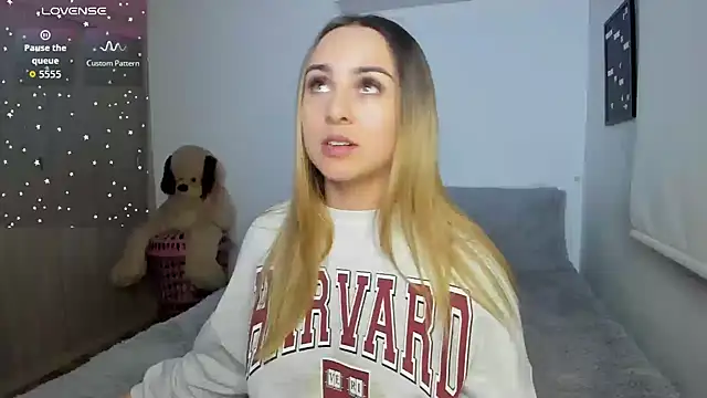 sophi mooreno online show from December 19, 2:48 am