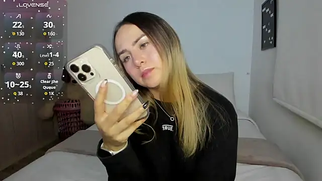 sophi mooreno online show from March 29, 1:07 am