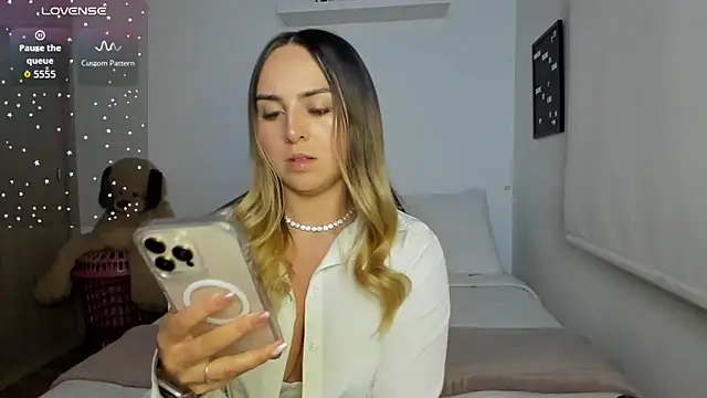 sophi mooreno online show from July 16, 2:19 am