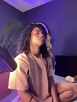 Snapshot of Lucas_eevans chatting on November 15, 1:20 am Lucas eevans online show from November 15, 1:20 am