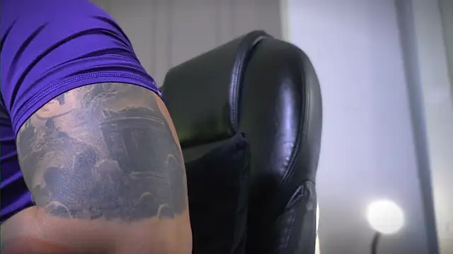 Snapshot of Frank_Farrell chatting on November 12, 8:45 pm Frank Farrell online show from November 12, 8:45 pm