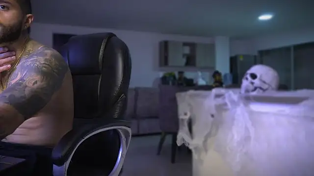 Snapshot of Frank_Farrell chatting on October 22, 3:50 am Frank Farrell online show from October 22, 3:50 am