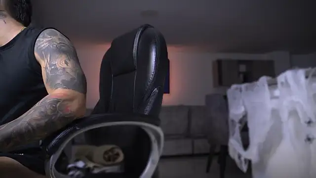 Snapshot of Frank_Farrell chatting on October 28, 3:29 am Frank Farrell online show from October 28, 3:29 am