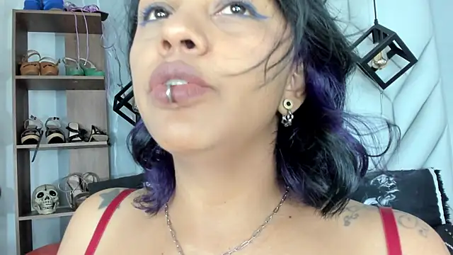 Snapshot of MirandaHaguen chatting on May 6, 8:46 pm MirandaHaguen online show from May 6, 8:46 pm