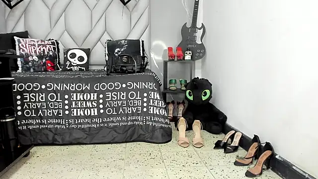 Snapshot of MirandaHaguen chatting on May 7, 8:56 pm MirandaHaguen online show from May 7, 8:56 pm