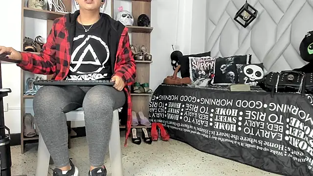 Snapshot of MirandaHaguen chatting on June 15, 9:14 pm MirandaHaguen online show from June 15, 9:14 pm