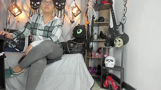 Snapshot of MirandaHaguen chatting on October 15, 9:45 pm MirandaHaguen online show from October 15, 9:45 pm