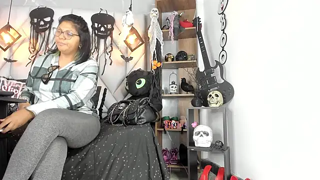 Snapshot of MirandaHaguen chatting on October 12, 1:23 pm MirandaHaguen online show from October 12, 1:23 pm