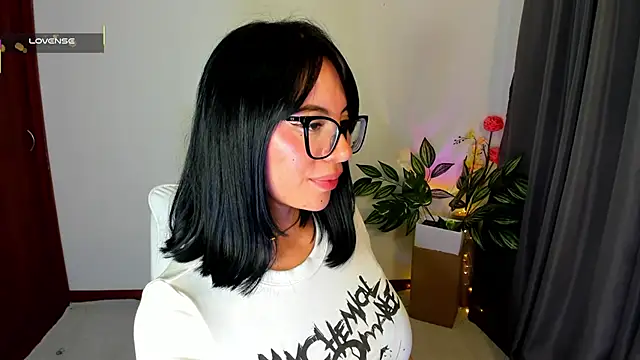 Snapshot of Silvanna-Moree chatting on February 16, 5:11 pm Silvanna-Moree online show from February 16, 5:11 pm