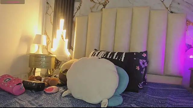 mollieblue69 online show from April 15, 1:04 pm