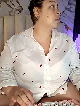 mollieblue69 online show from February 5, 12:45 pm