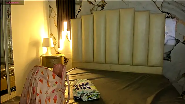 Snapshot of mollieblue69 chatting on December 2, 3:58 pm mollieblue69 online show from December 2, 3:58 pm