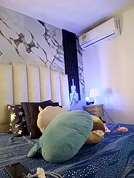 Snapshot of mollieblue69 chatting on December 17, 1:16 pm mollieblue69 online show from December 17, 1:16 pm