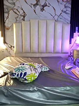 mollieblue69 online show from February 14, 1:00 pm