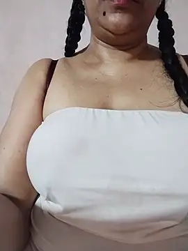 Snapshot of tharu_sweet chatting on June 24, 6:01 am tharu sweet online show from June 24, 6:01 am