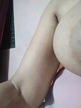 Snapshot of tharu_sweet chatting on July 19, 2:25 pm tharu sweet online show from July 19, 2:25 pm