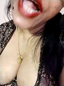 Snapshot of tharu_sweet chatting on October 13, 6:20 pm tharu sweet online show from October 13, 6:20 pm