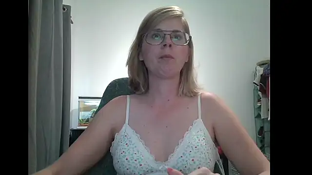 Snapshot of SavannaGirly chatting on February 26, 2:49 pm SavannaGirly online show from February 26, 2:49 pm