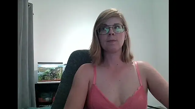 Snapshot of SavannaGirly chatting on March 12, 3:51 pm SavannaGirly online show from March 12, 3:51 pm