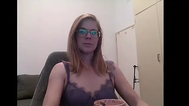 Snapshot of SavannaGirly chatting on September 25, 9:15 am SavannaGirly online show from September 25, 9:15 am