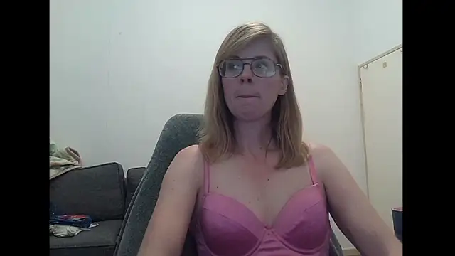 SavannaGirly online show from January 9, 12:01 pm