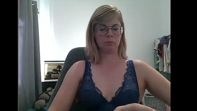 Snapshot of SavannaGirly chatting on March 3, 7:24 am SavannaGirly online show from March 3, 7:24 am