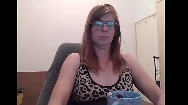 SavannaGirly online show from June 17, 6:46 am