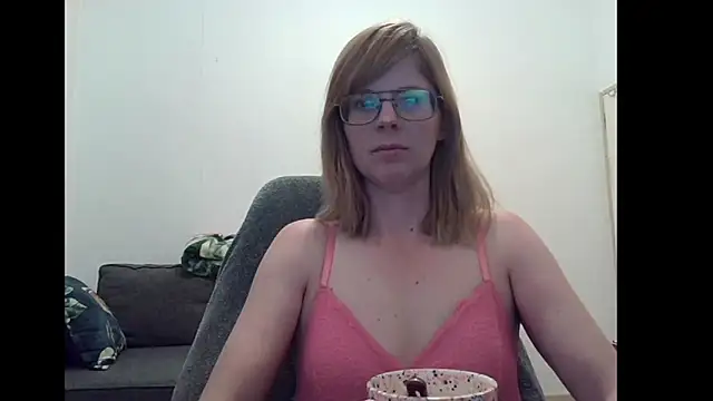 Snapshot of SavannaGirly chatting on October 27, 11:11 am SavannaGirly online show from October 27, 11:11 am