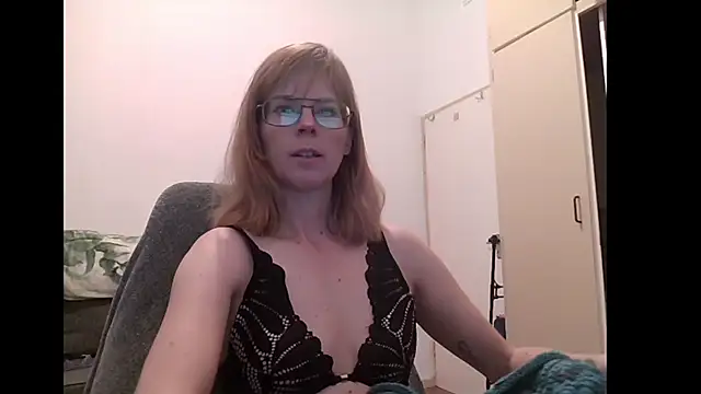Snapshot of SavannaGirly chatting on October 10, 8:48 am SavannaGirly online show from October 10, 8:48 am