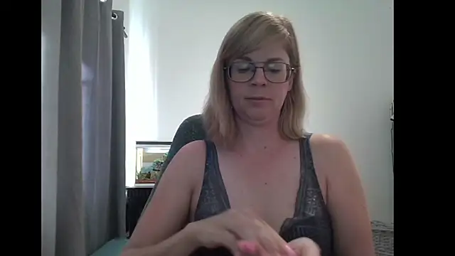 Snapshot of SavannaGirly chatting on March 1, 8:02 am SavannaGirly online show from March 1, 8:02 am