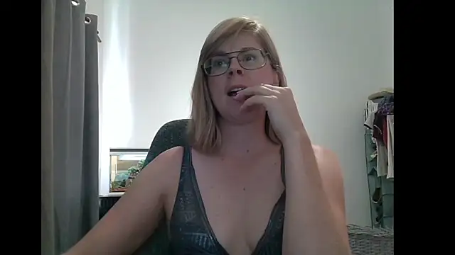 Snapshot of SavannaGirly chatting on March 1, 11:06 am SavannaGirly online show from March 1, 11:06 am