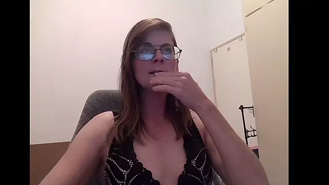SavannaGirly online show from May 5, 4:43 pm