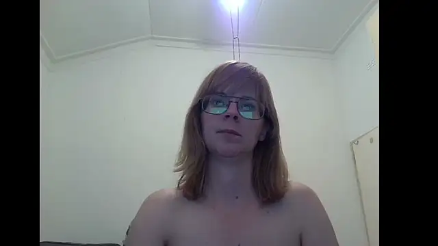 Snapshot of SavannaGirly chatting on October 14, 9:47 pm SavannaGirly online show from October 14, 9:47 pm