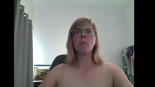 Snapshot of SavannaGirly chatting on March 6, 11:58 am SavannaGirly online show from March 6, 11:58 am