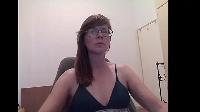 SavannaGirly online show from April 13, 7:45 am