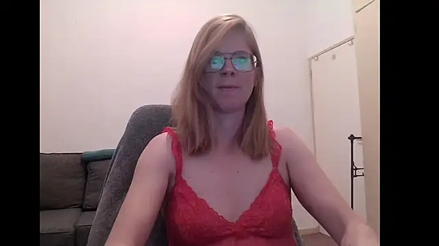 Snapshot of SavannaGirly chatting on September 16, 6:47 am SavannaGirly online show from September 16, 6:47 am