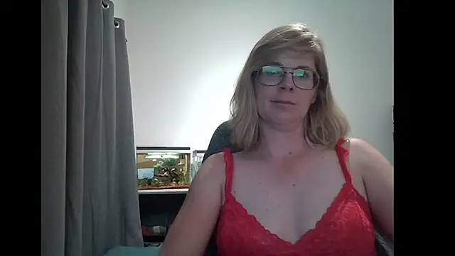 Snapshot of SavannaGirly chatting on March 7, 5:49 pm SavannaGirly online show from March 7, 5:49 pm