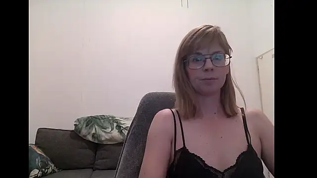 Snapshot of SavannaGirly chatting on October 8, 7:10 am SavannaGirly online show from October 8, 7:10 am
