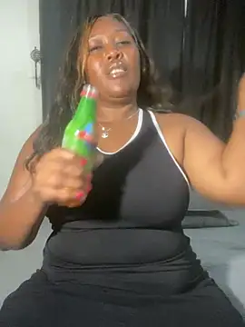 Snapshot of Cardiebae89 chatting on June 7, 8:08 am Cardiebae89 online show from June 7, 8:08 am
